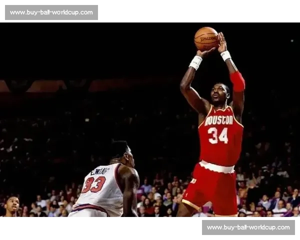 科比的内线艺术:师从奥拉朱旺的脚步精髓 科比的内线艺术:师从奥拉朱旺的脚步精髓