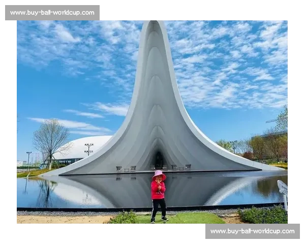 法斗滑板宽窄巷！成都萌宠又添新网红打卡地